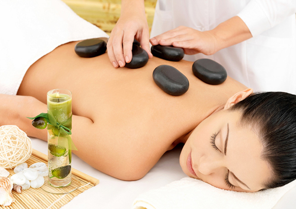 Massage body đá nóng
